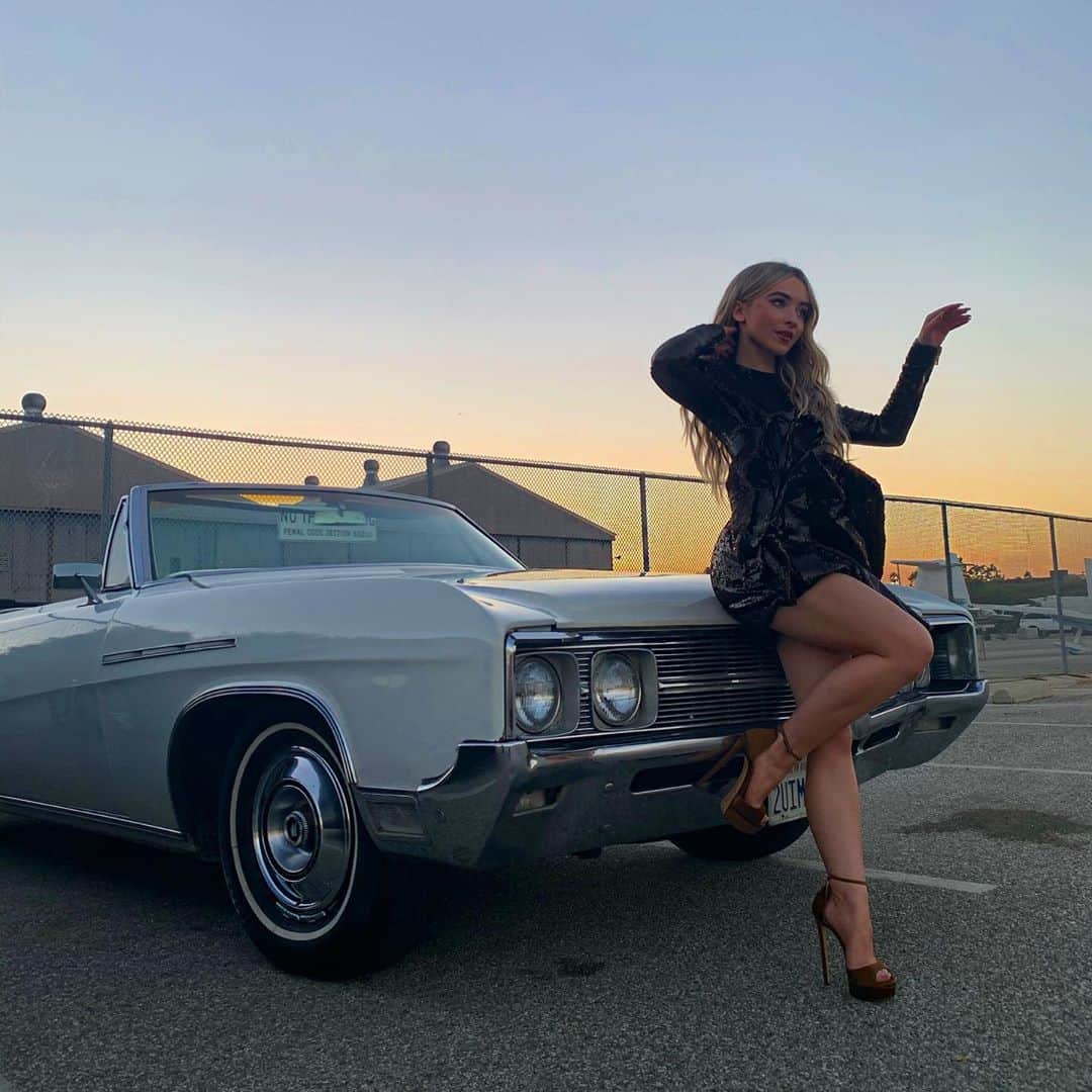 のインスタグラム：「night at the drive in🤎 #cloudsmovie comin to ya soon!」