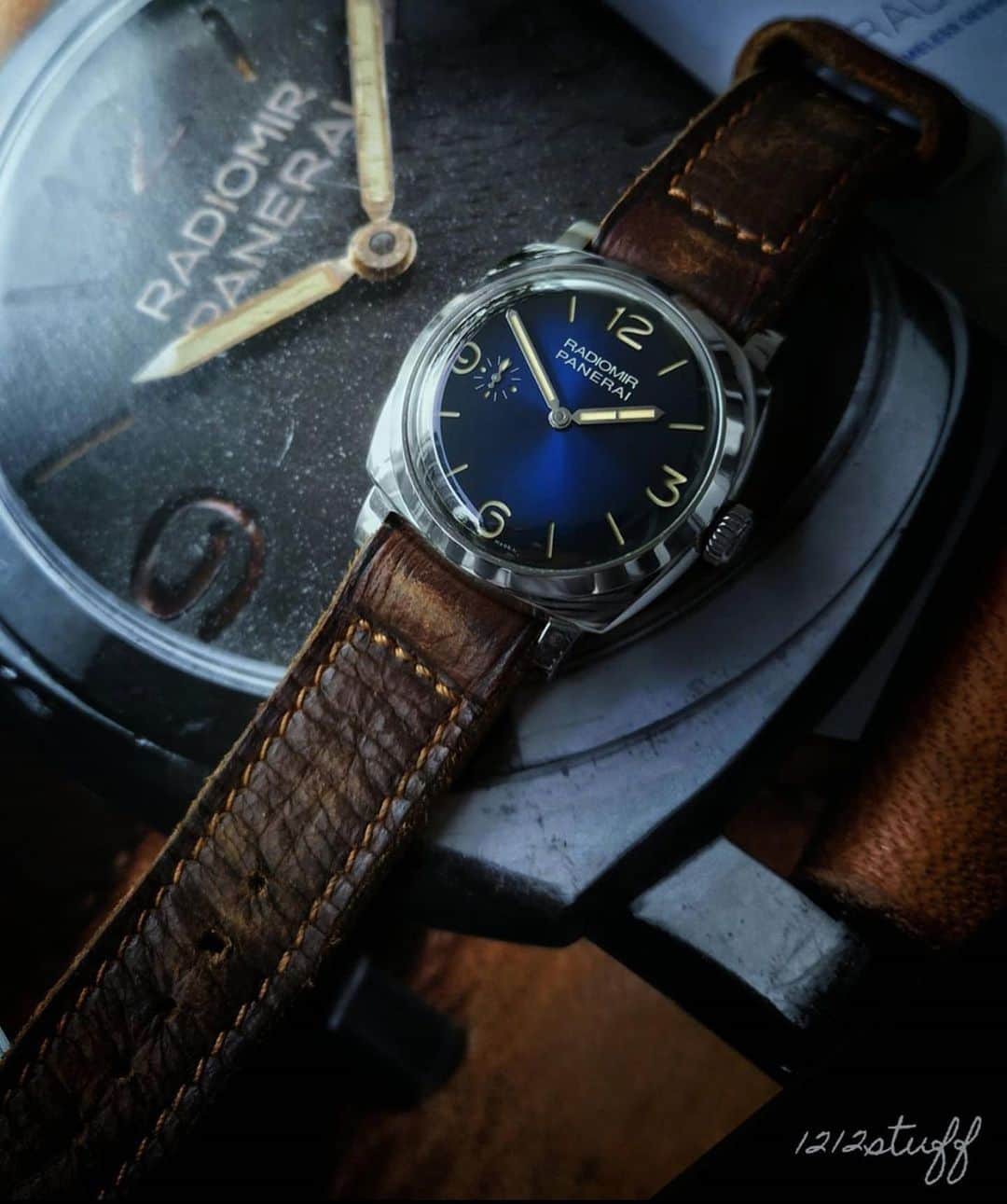 パネライのインスタグラム：「The #Panerai #PAM932 has one sexy blue dial don’t you think? Pic by @1212stuff #paneraicentral」