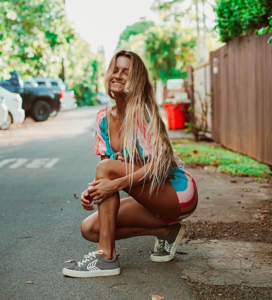 のインスタグラム：「So happy to be apart of @cariuma they are a sustainable shoe company that feels and looks amazing and on top of that for every pair of shoes purchased, @cariuma plants a pair of trees in the Brazilian rainforest🌳✨」