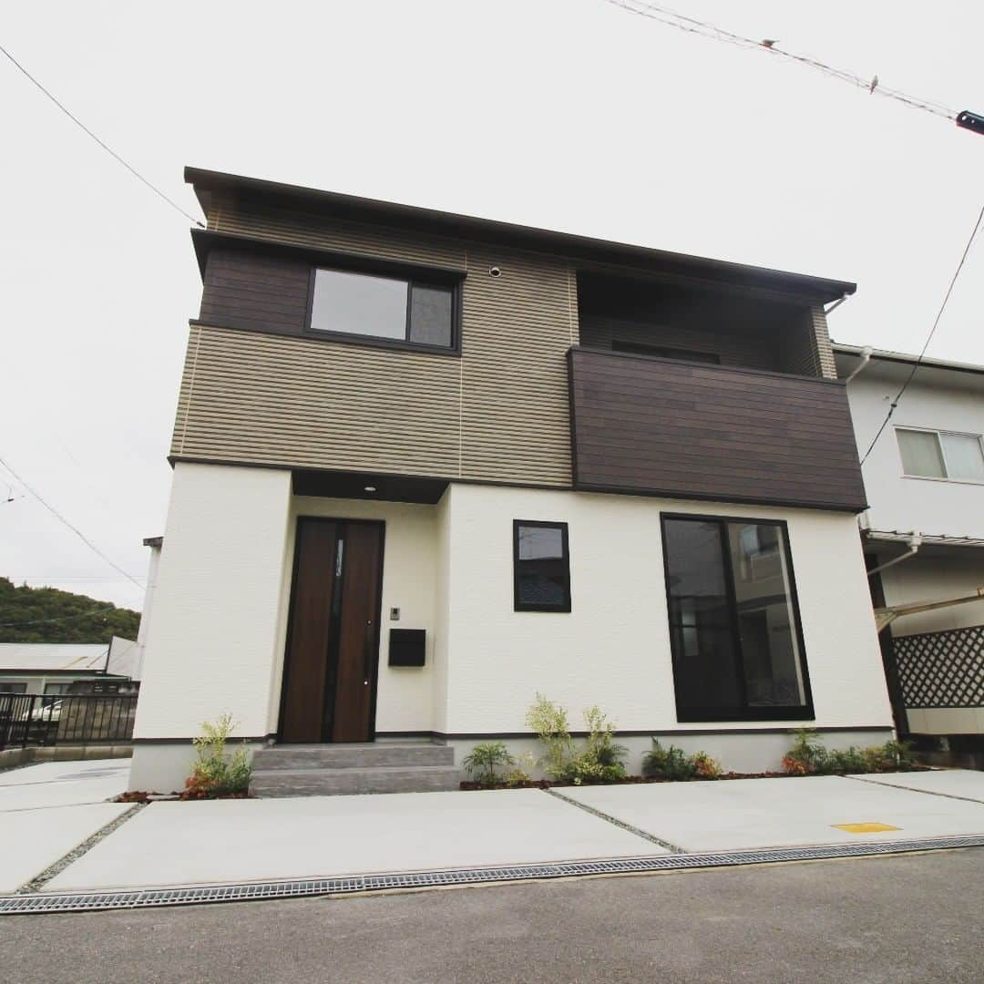 アルファプラス株式会社のインスタグラム：「10/10完成♪ 高松原古才建売住宅🏡 学区は#庄内小学校 #高松中学校  南西角地、閑静な住宅街、日当たり良好、使える間取りの4LDK＋WICL、駐車場3台可、ガス乾燥機付き。 ぜひ、お問い合わせ下さい😊  #アルファプラス #アルファプラス岡山 #ALPHAPLUS #住宅 #新築 #建売 #建売住宅 #戸建て #一軒家 #岡山市北区 #高松原古才 #4LDK＋WIC #ガス乾燥機付き #乾太くん #マイホーム」