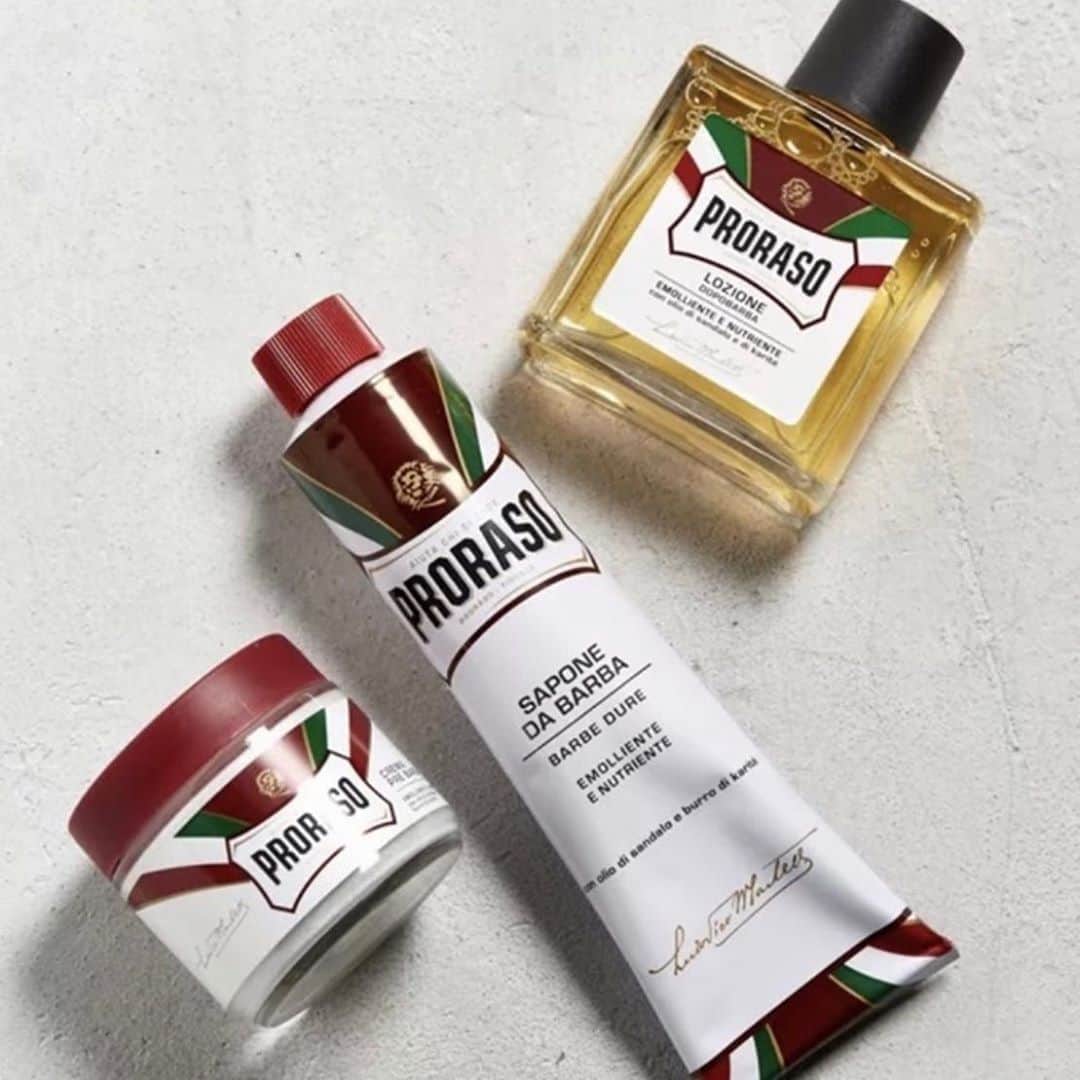 Proraso Japanのインスタグラム：「Prorasoは敏感肌、乾燥肌、普通肌の肌タイプに分かれたラインナップをご用意。 赤ラインは乾燥肌の人におすすめ。 シェービングで肌荒れしがちな方は要チェックです。  Repost from @prorasousa  #proraso #prorasousa #prorasofirenze #シェービングクリーム #シェービング #ProShave #Italian #ItalianShave #イタリア製 #バーバースタイル #バーバーショップ #髭脱毛 #メンズスタイル #シェービングフォーム #Barber #メンズヘアスタイル #ヒゲ男子 #ヒゲ #BarberShop #ヒゲ脱毛 #メンズヘア #シェービングエステ #おしゃれさんと繋がりたい」
