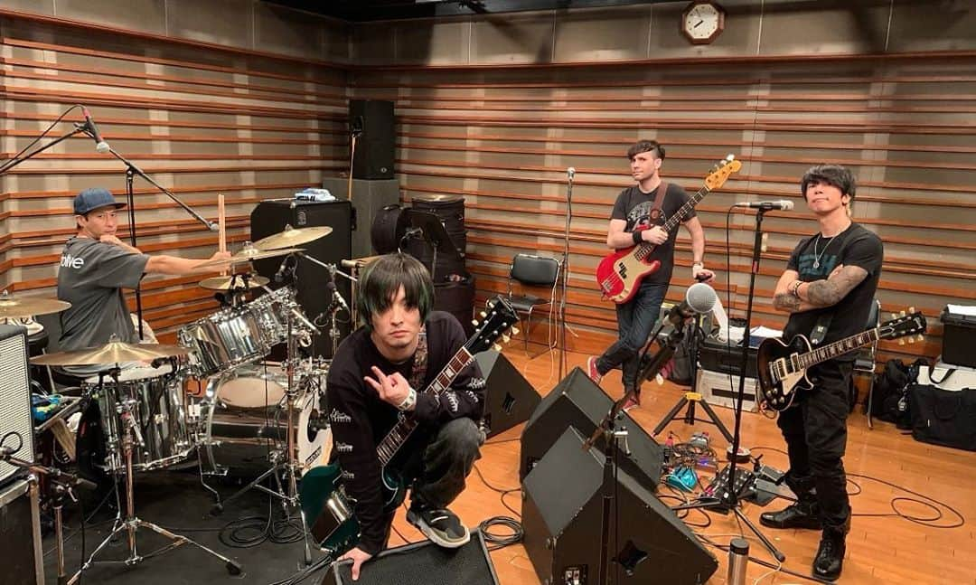 MONOEYESさんのインスタグラム写真 - (MONOEYESInstagram)「リハーサル開始しました！ Oct.19 【Between the Black and Gray Live on Streaming 2020】 #monoeyes #久々のフルバンド #ガチ」10月13日 20時06分 - monoeyes_official