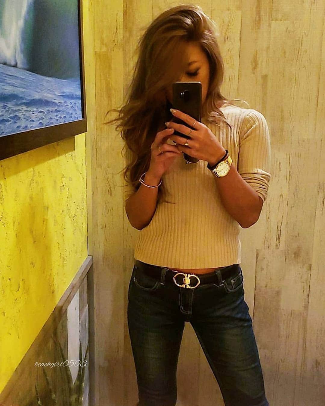 のインスタグラム：「連投ごめんなさい🙏💦 . .. . . 土曜日まつエク行ってバサバサまつ毛復活♡ 毛量たっぷりになると落ち着くわ🤭w . . . 📷日曜日のコーデ♡ 肌が白くなったから何着てもイマイチ😑 室内だとまだマシだけど 外だとめっちゃ白い😭も 黒肌に戻りたい😢👉👈 . . . . #coordinate #fashion #style #autmn  #autumnfashion #selfie #outfit #instafashion #accessories #happydays #休日 #女子会 #コーデ #コーディネート #ファッション #スタイル #秋 #秋コーデ #プチプラコーデ #シンプルコーデ #大人女子 #ランチ ゴールド #アクセサリー #外国人風 #ヘアスタイル #ファッションスナップ #着回しコーデ #デート #ガールズトーク #まつエク」