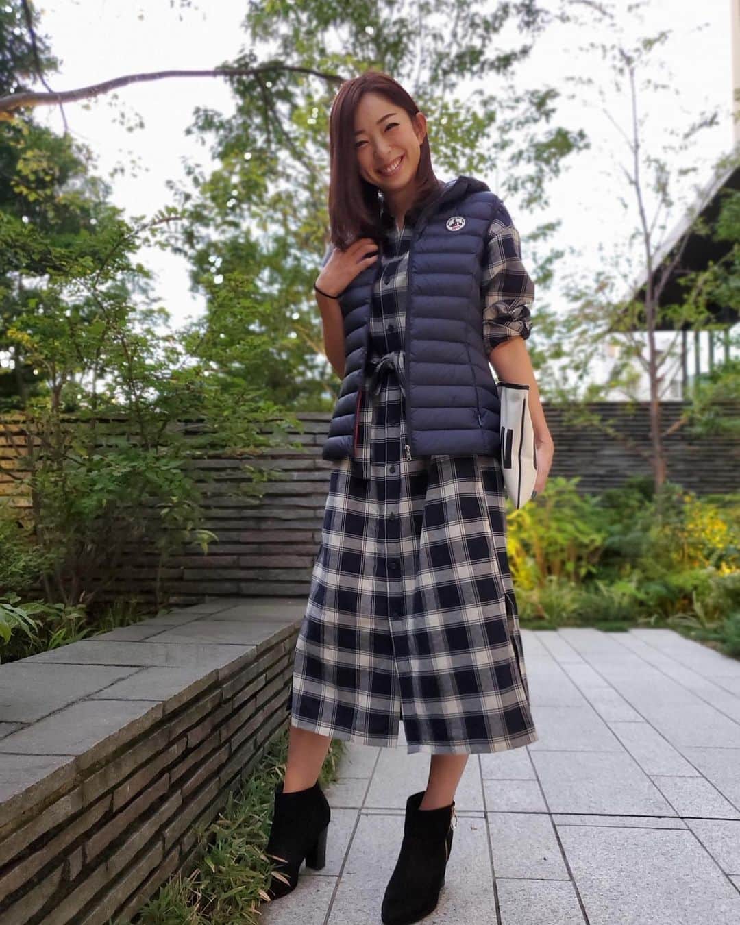 のインスタグラム：「. 秋コーデ♡ . このダウンベストがお気に入り💕 軽くて動きやすくてオシャレであったかい🥰✨ @jottjapan  . これからの時期の必須アイテムです😊💓 他の色も欲しくなるー‼️ . . . #秋コーデ#冬コーデ#ダウンベスト#オシャレ#可愛い#お気に入り#jott」
