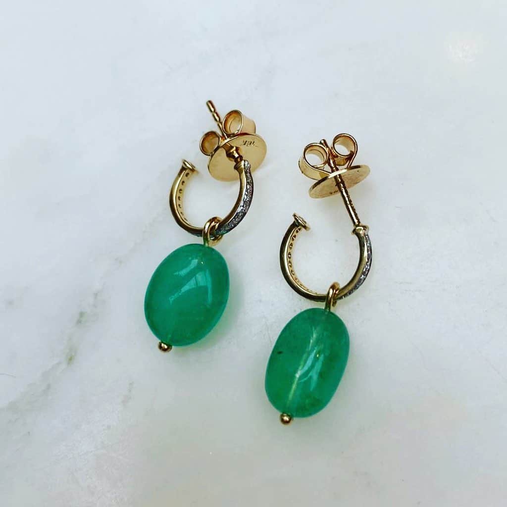ジェイドジャガーさんのインスタグラム写真 - (ジェイドジャガーInstagram)「Perfect little earrings #tourmaline #tanzanite #emerald to shop emails at sales@jadejagger.co.uk」10月13日 20時15分 - jadejezebeljagger
