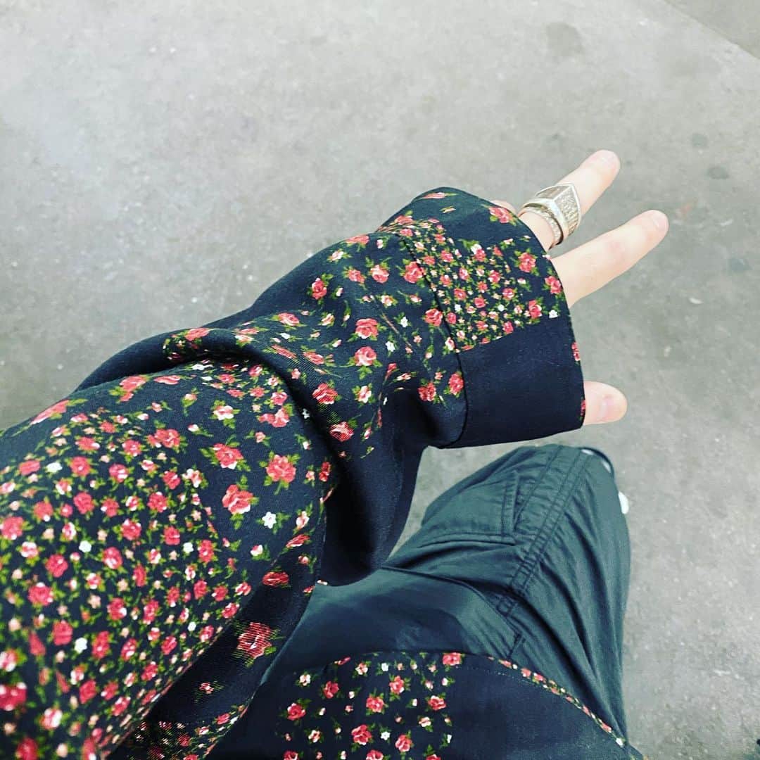 山田淳さんのインスタグラム写真 - (山田淳Instagram)「鞄あんまり持ち歩かないからいつもポケットがパンパン」10月13日 20時25分 - ymj_mhib