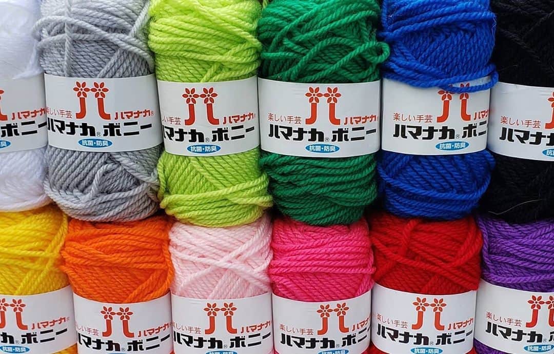 アイパー滝沢さんのインスタグラム写真 - (アイパー滝沢Instagram)「『お地蔵さんシリーズ①リーゼント』 新しいシリーズ始めました。 1発目は【リーゼント】からだべ。どう？ これからいろいろ編んでお地蔵さんに被ってもらったり着てもらったりしてもらう。ホゥ。 お地蔵さんシリーズ今後ともよろしくー。 #handmade #knitting #Crochet #Jizo_art  #knitting_art #お地蔵さん #ハマナカ毛糸 #ボニー #アイパー #リーゼント お寺 #合掌 #ホゥ #芸術 #お地蔵さんシリーズ #かぎ針編み」10月13日 20時23分 - t.aipa