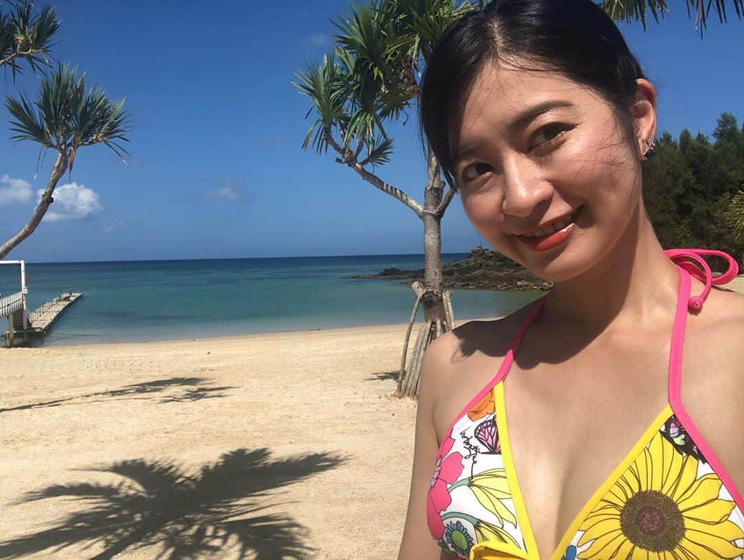 今井安紀さんのインスタグラム写真 - (今井安紀Instagram)「Lots of selfies at Reef Resort Kariyushi Beach.  セルフィーしまくった。笑 どーせみんなセルフィー下手くそってまた言うんでしょ！日差し強すぎてiPhoneの画面が全く見えなかったんだから許して。  Camera : iPhone  #noedit #nofilter #photolover #latergram #okinawa #trip #travel #kariyushibeach #beachresort #reefresort #selfie #bikini  #加工なし #撮って出し #写真好きな人と繋がりたい #時差スタグラム #旅 #旅行 #沖縄 #かりゆしビーチ #リーフリゾートかりゆし #ビーチリゾート #セルフィー #水着 #水着女子」10月13日 20時28分 - i_am_akinyan0826