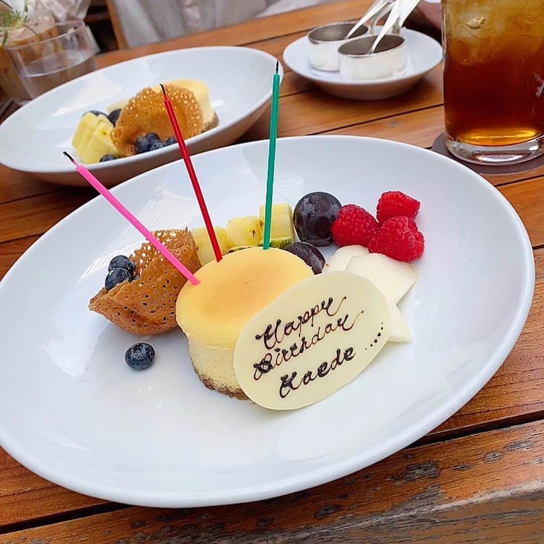 西川瑞希（みずきてぃ）さんのインスタグラム写真 - (西川瑞希（みずきてぃ）Instagram)「HAPPY BIRTHDAY KAEDE...👭28th❤️こんなにずっと仲良しでいれて幸せっもう11年目だね//今年もお祝いできて、うれしいよ🎂 . 一緒にいると毎回わらってばかり✨ . love love love . #myfriend #love #happytime #birthdaycake」10月13日 20時42分 - mizuki_nishikawa_