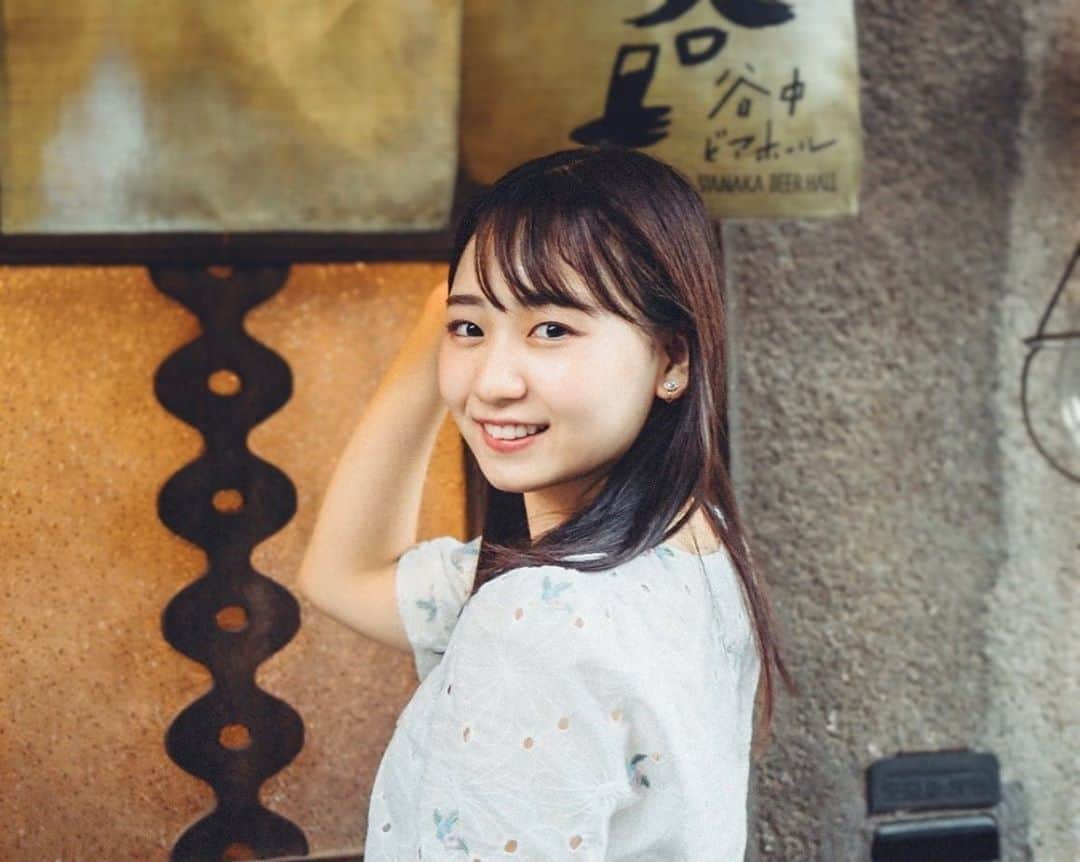 大場あゆみさんのインスタグラム写真 - (大場あゆみInstagram)「食欲の秋ですね🍂﻿ ﻿ 最近ご飯が美味しくて美味しくて、﻿ 食欲が止まりません､､､🤤﻿ ﻿ 先日、サークルで友人がさつまいもを持ってきていて﻿ 一口分けてもらってからお芋ブームが到来しています🍠✨﻿ ﻿ ファイナルまでの4日間、﻿ 笑顔で元気に過ごすためにもご飯をもりもり食べて﻿ 沢山体力つけますね！﻿ ﻿ 本日も#あゆポチ﻿ して頂けたら嬉しいです🌼﻿ ﻿ #日本女子大学 #コンテスト #ミス日本女子 #ミスコンテスト #あゆポチ #あゆたぴ #ポートレート #ポトレ #被写体 #サロモ #サロモ希望 #黒髪 #ロングヘア #ヘアスタイル #白 #シャツ #刺繍 #コーデ #秋 #さつまいも」10月13日 20時35分 - ayumi__oba