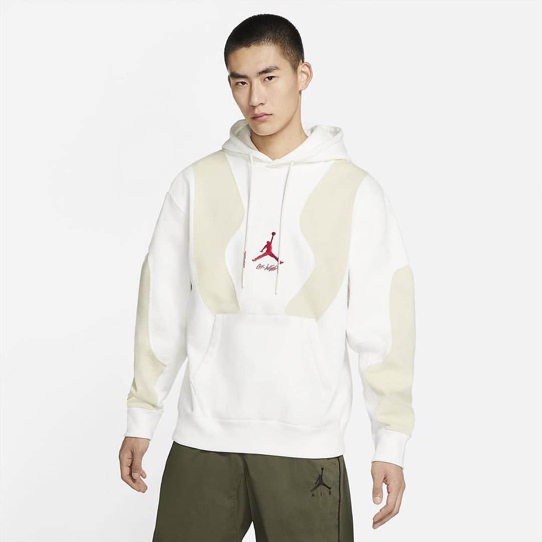 HYPEBEASTさんのインスタグラム写真 - (HYPEBEASTInstagram)「@hypebeaststyle: Here’s an early look at a few pieces of apparel that will be joining the upcoming @off____white x Air Jordan 5 “Sail” release, courtesy of @py_rates_. The hoodie sees heavyweight construction with white and Sail paneling, as well as University Red detailing. While the tee features hand-illustrated graphics by Philip Burke and continues his “Hoop Heroes” series. Hit the link in our bio to learn more details and stay tuned for its official release note.⁠⠀ Photo: @nike/PY_RATES」10月13日 20時41分 - hypebeast