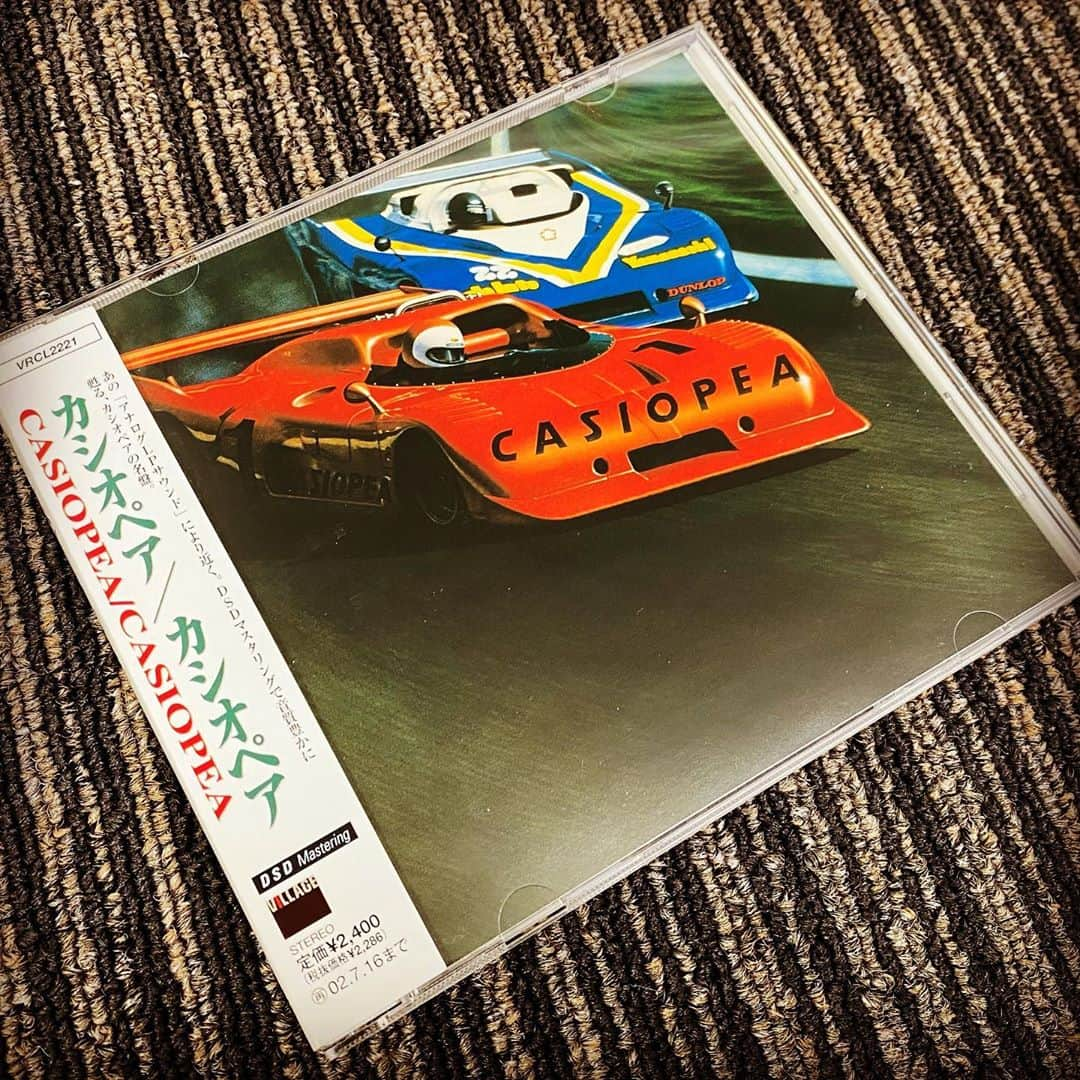 ピエール北川さんのインスタグラム写真 - (ピエール北川Instagram)「💿 昨日から何故か懐かしい音楽が頭の中をグルグルし始めて、どうにもこうにも。 昔、中学時代からレンタルレコードで借りまくって何でも聞いてた時代、フュージョンもメッチャよく聴いてました。 今はプレーヤーも無いからレコードは買えないけど、AmazonでCDを勢いポチっとしちゃいました。昨夜ポチッと買って、今夜はもうカシオペアにどっぷり（笑）やっぱイイっす😍 80年代のFM東京系で放送していた「ADVAN サウンドコクピット」が懐かしいわぁ、、、」10月13日 20時44分 - pierrekitagawa