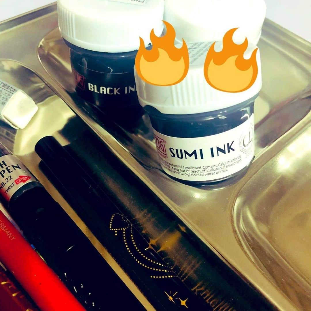 Kuretakeさんのインスタグラム写真 - (KuretakeInstagram)「主線にSUMI INKをご使用頂きました！ つけぺんでのSUMI INKの使い心地などコメントしてくださいっています！ 詳細はみぞうえさんのツイッターをぜひご覧ください！ → https://twitter.com/mizoumaru/status/1315716773027561472  Sumi INK is used for the outline.  Mizoe san reviewed Sumi INK on Twitter!  Let's check it out!  Art by: みぞうえ/ Mizoue (twitter@mizoumaru) Made with:  ZIG CARTOONIST SUMI INK  #kuretake_inktober #kuretake #kuretakezig #inktober #inktober2020 #呉竹 #インクトーバー #インクトーバー2020 #zigcartoonist  #kuretakeinktober #blackandwhite #blackandwhiteart #inkdrawing #inkart #kuretakebrushpen #つけぺん #sumiink  #inktober2020disgusting  #inktoberday11」10月13日 21時00分 - kuretakejapan