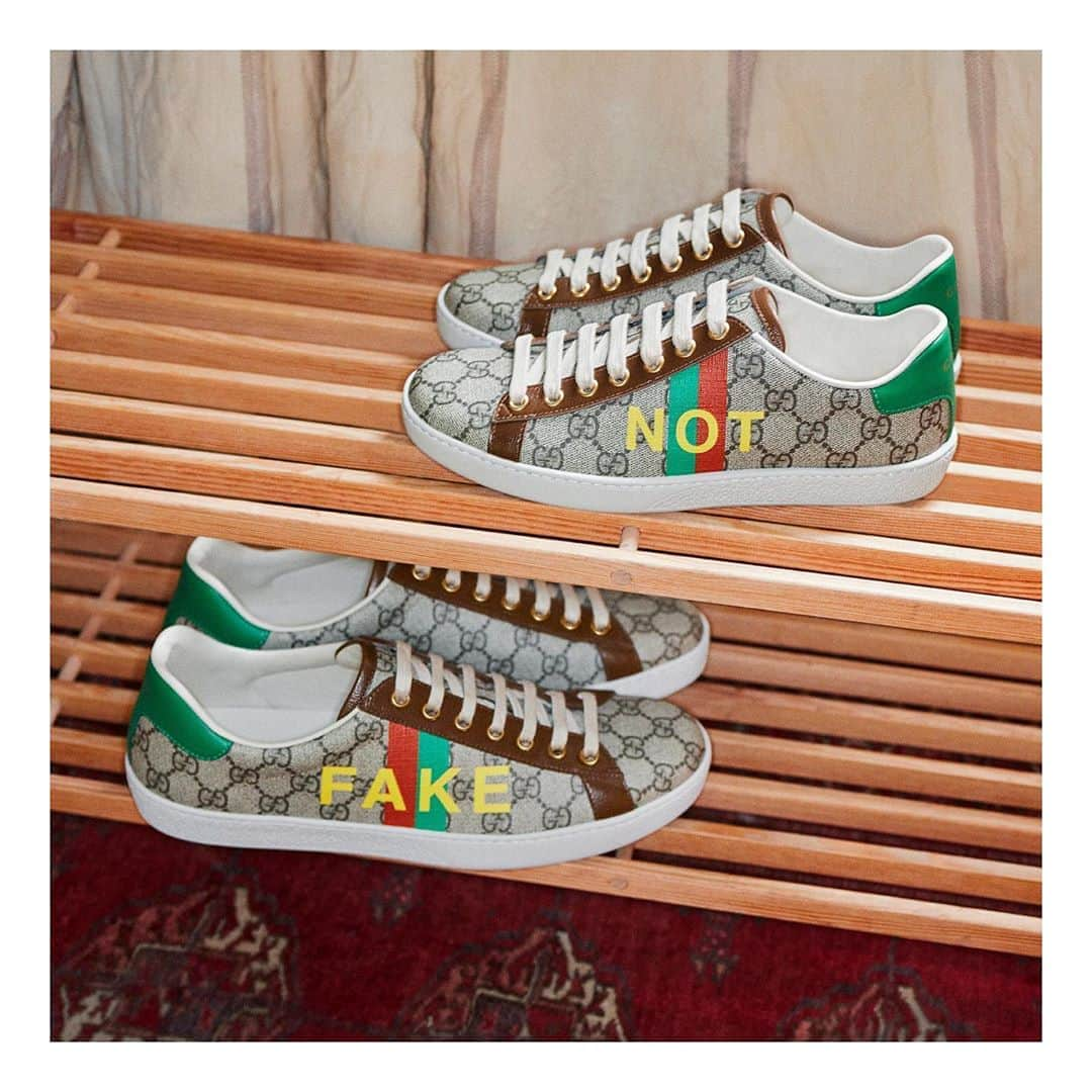 グッチさんのインスタグラム写真 - (グッチInstagram)「#GucciAce sneakers feature an ironic wordplay bearing the word ‘Fake’ in capital letters against a  reinterpretation of the green and red Web stripe with the word ‘Not’ on the other shoe. Discover more  through link in bio. #GucciFakeNot @alessandro_michele #AlessandroMichele」10月13日 21時00分 - gucci