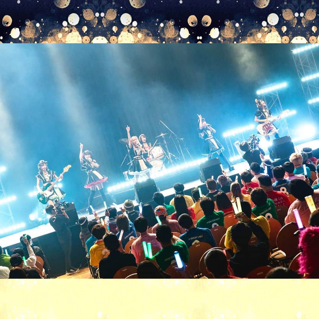 みさこのインスタグラム：「「バンもん！八周年記念リクエストアワード 2020～すゑひろがりインフィ二ティ～」@恵比寿ザ・ガーデンホール、配信現地共に観に来てくれた方へ心より感謝🙏✨  “今会えるアイドル”にすら誰一人会えなくなったコロナ禍で、やっとやっと2月以来の有観客ライブでした。いつだってもんスターたちあってのバンもん！なので、やっと本来の姿を取り戻し始めたわよ…！！！！！！！  セトリも今回はファン投票、全員で、あなたと、作ったライブ。これからも末永くおめでたく共に生きてゆきたいと感じたあああ。  初お披露目した新ライブ衣装はM企画さんに、大変親身になっていただきながらかっこよくかわいく少し大人に、メンバーそれぞれ“自分らしく”作っていただきました🎀また別にお写真載せると思う！  そして急遽出演してくださった特別ゲストのすゑひろがりずさんたちには、バンもん！の曲名などを和風変換していただきました😂「否否否否否否頭打ち」が好きでした…(ﾆｺﾆｺ)  アンコールで初披露したミュージカル調で始まる新曲、「レジェンドあいらぶゆー」はもう絶賛配信中！！よければぜひ聴いてみてくだされー！！ゆよゆっぺさんいつもとんでもない曲をありがとうございます😭✨  大好きだった場所がどんどん失われてしまったこの今だけれど、できるだけ私たちは私たちのままで当たり前のように居続けようと思うので、いつでもまた帰って来てください✨✨」