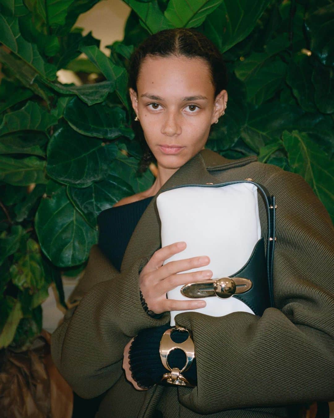 プロエンザスクーラーのインスタグラム：「Into the green with @binxwalton in Fall Winter 2020 proenzaschouler.com #proenzaschouler」