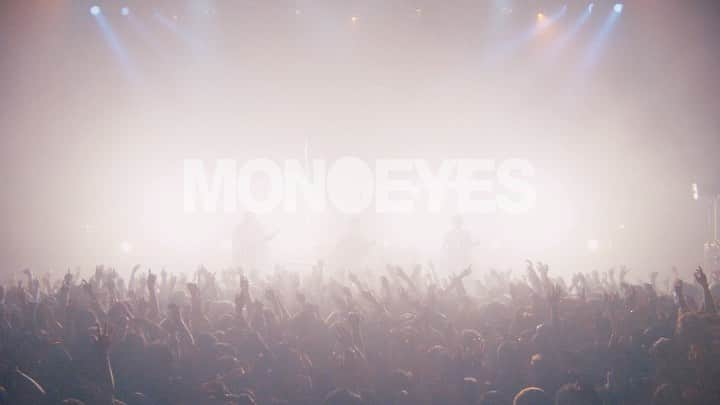 MONOEYESのインスタグラム：「MONOEYES 初の単独生配信ライブ 「Between the Black and Gray Live on Streaming 2020」 トレーラーを公開しました！ . 【配信日時】 2020年10月19日 (月)  OPEN 19:30 / START 20:00 アーカイブ配信：2020年10月26日 (月) 23:59まで . 【視聴チケット】 ￥2,500（税込） ＊配信メディアごとに別途システム利用料手数料220円（他決済方法により別途手数料）がかかります。 ＊アーカイブ配信もご視聴いただけます。 . 販売期間：2020年10月3日 (土) 12:00 〜 2020年10月26日 (月) 20:00まで ＊海外は販売期間が異なりますので、各社配信メディアサイトをご確認ください。 . 配信メディア・各チケット購入先などの詳細は特設ページをチェック！ https://monoeyes.net/statics/streaming2020/ ＊特設ページはプロフィールページの「生配信」よりアクセスいただけます。 . #monoeyes #monoeyes_配信ライブ」