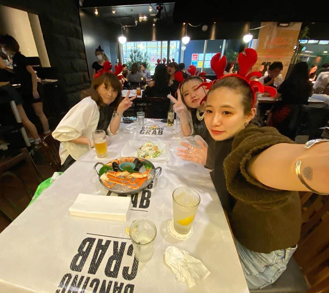 Manitasのインスタグラム：「ままとのんたんが両想いだたので3人でごはん。なんかおもろい😂😂😂 めちゃしゃべたし、めちゃ笑ったなぁ〜〜 また集まろう。ばく #dancingcrab #もはやのんたんは地元の友達レベル」