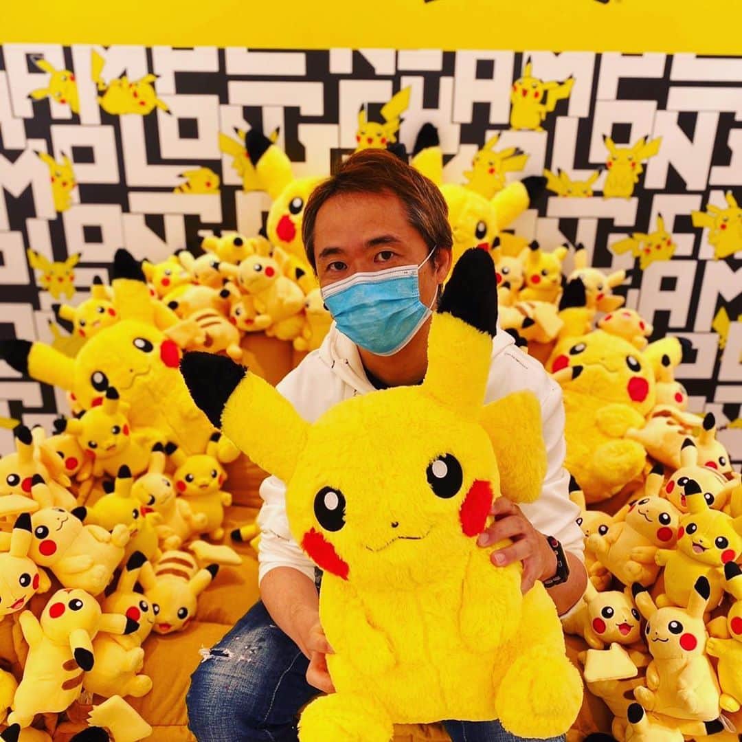 増田順一のインスタグラム：「ピカピカな　ロンシャン ラ メゾン表参道　でした！  #LongchampxPokemon #PokemonGo #ロンシャンxポケモン #表参道」
