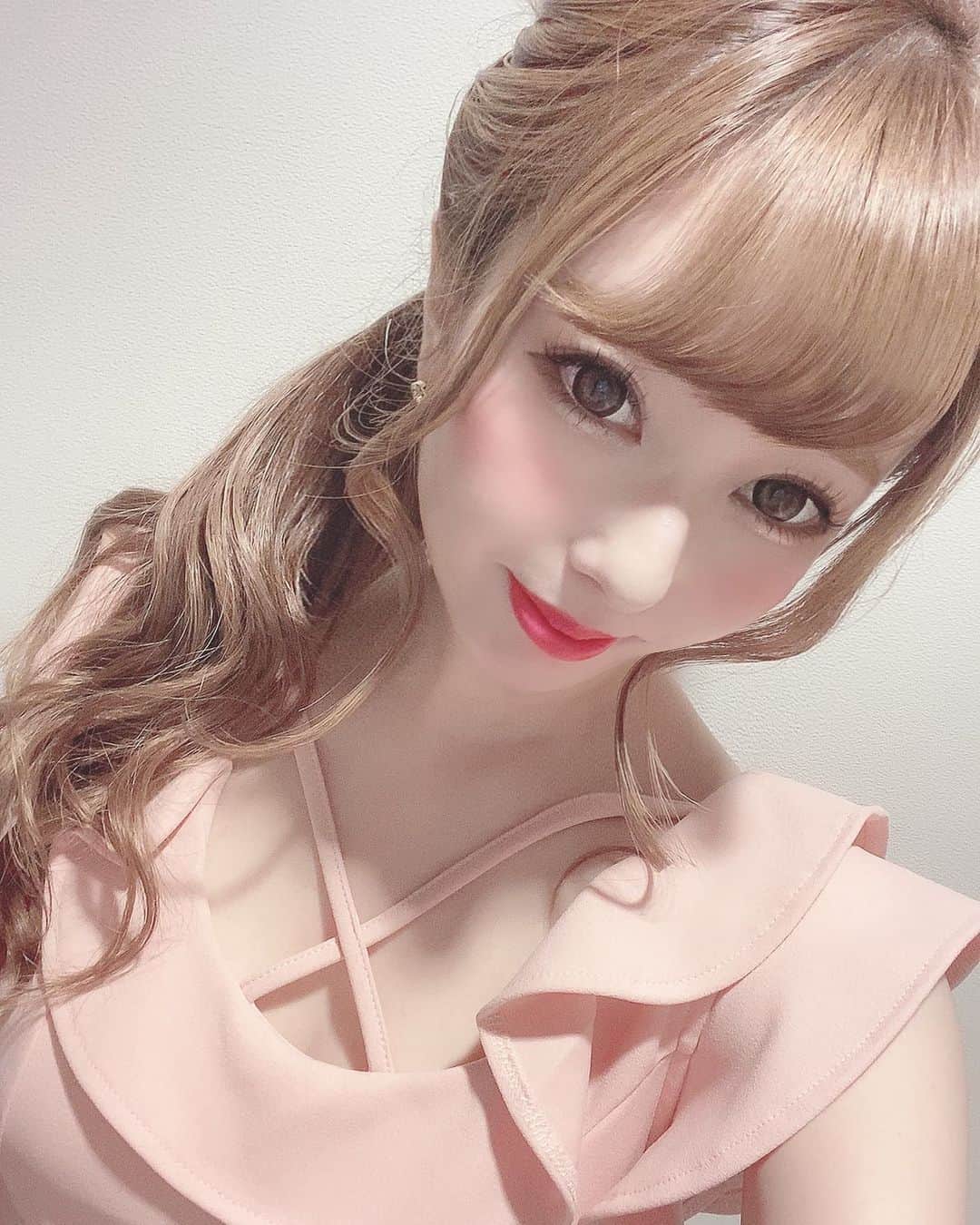 ゆんのインスタグラム：「💖 . いつも写真リアルタイムじゃなくてすみません😅 .  #ガーデン #ガーデン川崎 #川崎 #横浜 #新宿 #歌舞伎町#六本木 #銀座 #名古屋 #ミナミ #北新地 #神奈川 #すすきの #キャバクラ #キャバ嬢 #ガールズバー #シャンパン  #水商売 #夜職 #キャバ嬢メイク #キャバ嬢ヘアメイク #キャバドレス #ドレス #いいね返し #キャバ子ちゃんには騙されない #キャバ子ちゃん #ポケパラ #ポケパラ関東」