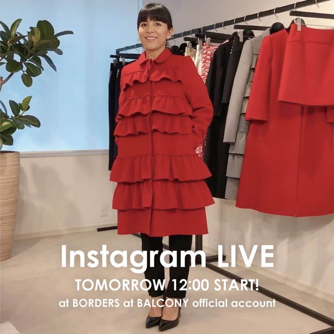 BORDERS at BALCONYのインスタグラム：「明日は12:00から！ インスタライブの開催です👏👏  なんと、今回は ご視聴いただいてから、期間限定の特典をご用意しています👀！ はじめての試みですが、詳細はインスタライブでご案内させていただきますので、 是非、お時間のある方はご覧くださいませ✨✨  新発売になったウールシリーズやコートのご紹介も、たっぷりさせていただければと思っております🧣  明日のお昼に、お待ちしています！」