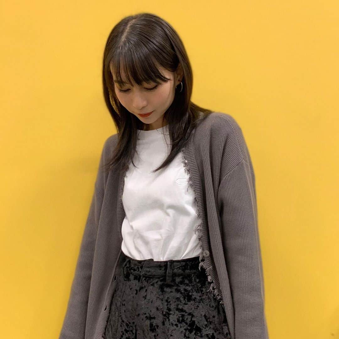 庄司芽生さんのインスタグラム写真 - (庄司芽生Instagram)「#めいの服 avexには黄色い壁があります🟨🟨🟨 ネックレスぐにゃんなっとるがな…」10月13日 21時03分 - mei_tokyogirlsstyle