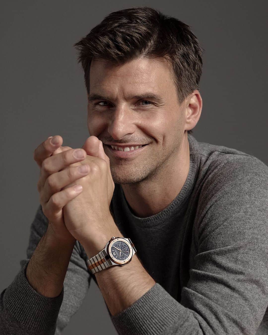 のインスタグラム：「Reflecting Chopard's creative richness, visionary spirit and ethical commitment, Alpine Eagle XL Chrono is the perfect match for men who outperform in their daily lives and whose vision both inspires and uplifts. #ChopardAlpineEagle #ManWithAVision」