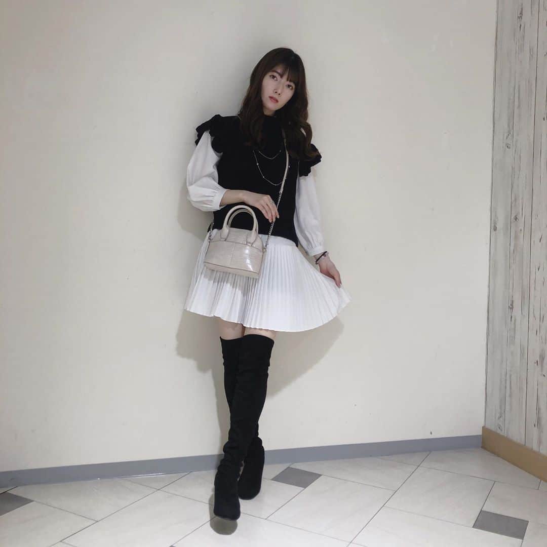 日下部美愛のインスタグラム：「最近朗読劇の役の写真しか撮ってないから過去の写真  #photo #japan #model #me #hair #fashion #fashionblogger #makeup #selfie #followme #instagood #camera #instadaily #dailylook #한국 #맞팔 #사진 #데일리 #데일리룩 #인스타사진 #인스타그램 #일본인 #패션」