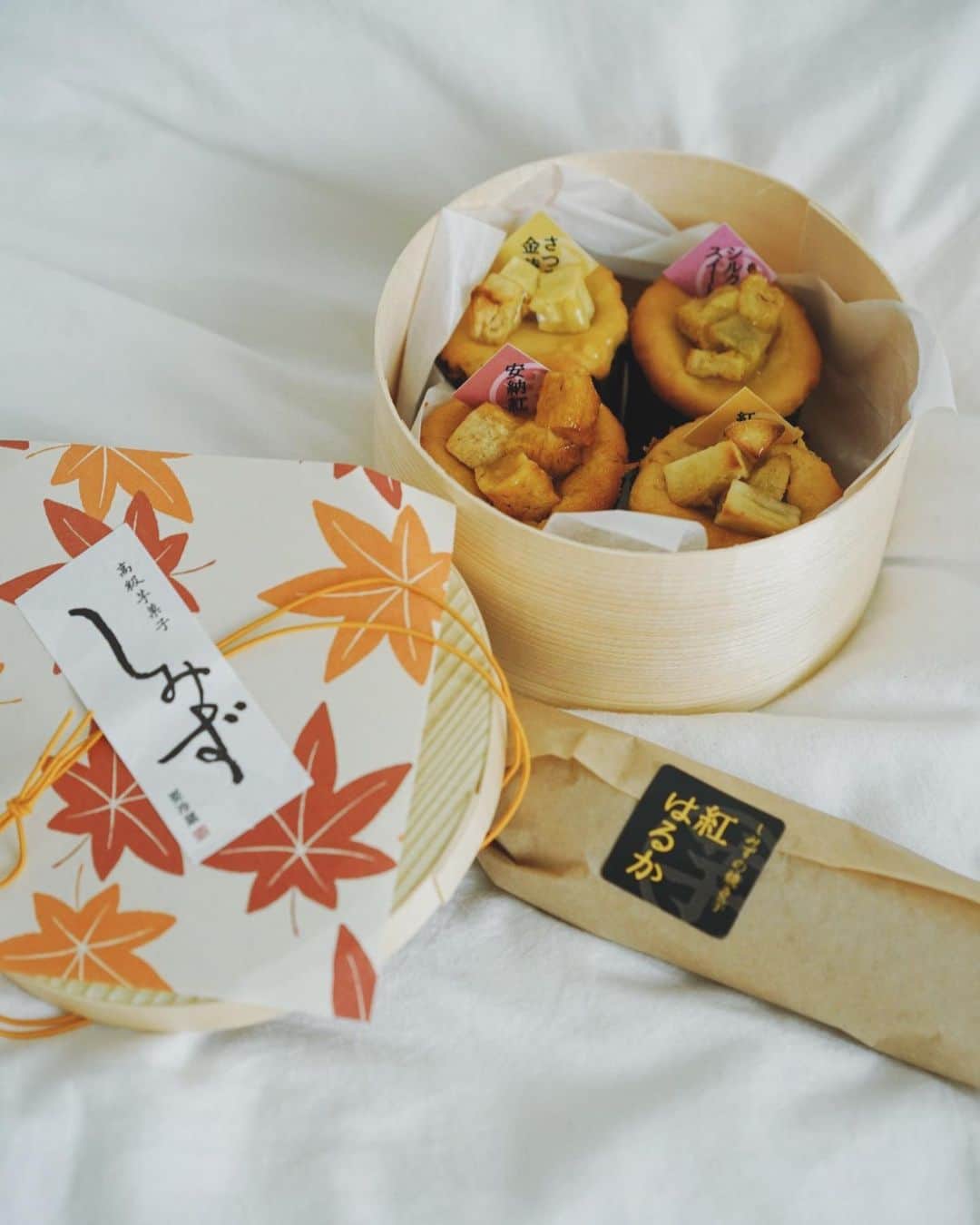 のインスタグラム：「高級芋菓子が今日築地にオープン お芋がホクホクで美味しかった . . . SHOP ⇨  @imogashi_shimizu  FOOD ⇨ #スイートポテト . .  . . #東京カフェ #カフェ部 #カフェ好きな人と繋がりたい #コーヒーのある暮らし #コーヒー好きな人と繋がりたい #珈琲好きな人と繋がりたい #カフェスタグラム #카페 #ひとりカフェ #ひとり時間  #甘党女子 #genic_cafe #retrip_cafe #cafestagram #カフェ散歩 #カフェパト #cafefood #カフェ巡り好きな人と繋がりたい #hanakogram #おもたせ」