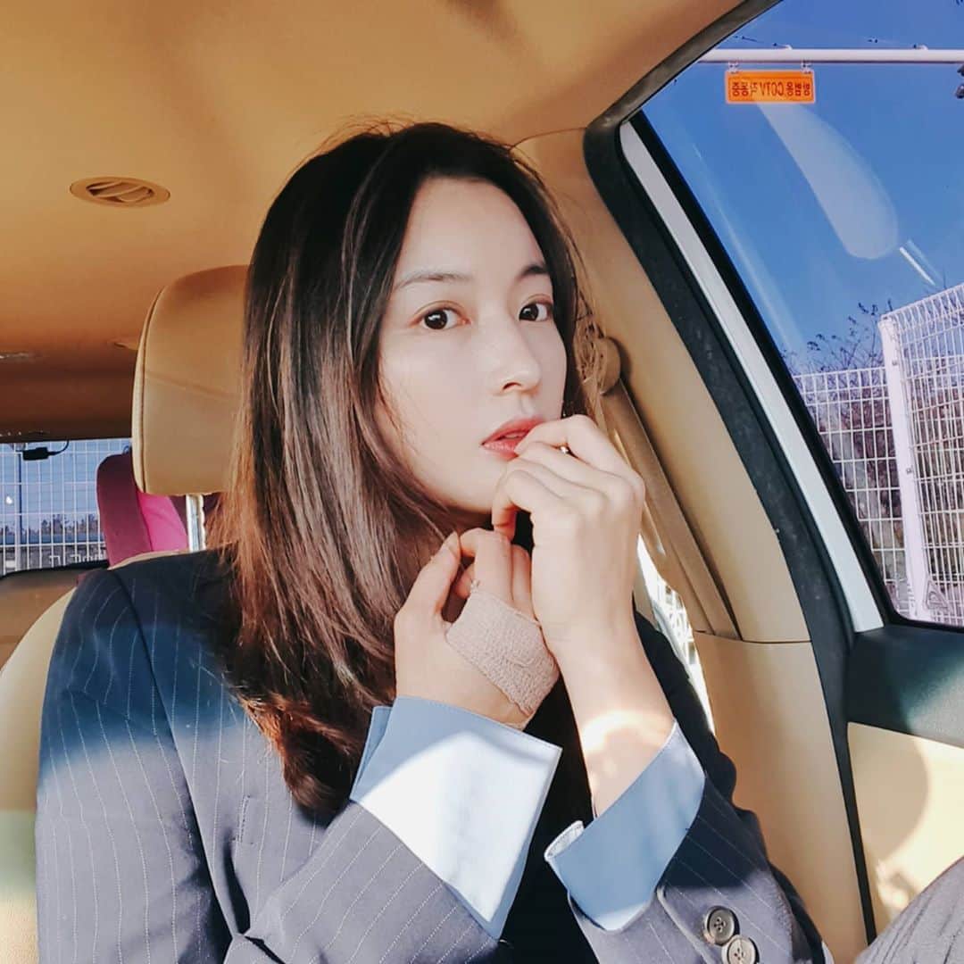 チョン・ダへのインスタグラム：「간만에 화장해봄☺  날씨도 좋고 화장도 잘되었는데, 갈 곳이 없구나..... 애들 태워 집에가자~^^  #딸래in제주 #제주도민 #정기사 #매일운전만하는중 #엄마는바쁘다 #오랜만에분칠 #정다혜」
