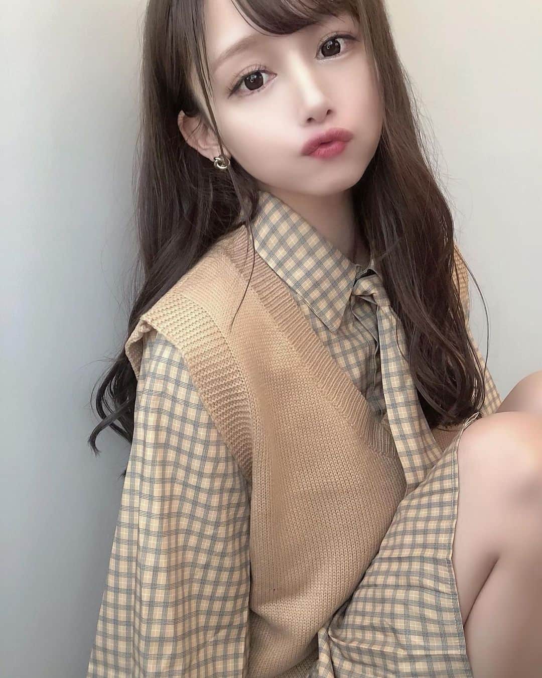 yuu__aaaのインスタグラム：「. . 最近食べすぎてるから ジムがんばります🐷❤︎ . この前の衣装制服みたいだったな👀 . . #制服#韓国服#アパレル#ootd #ootdfashion #プチプラ#コーデ#秋コーデ#ワンピース#カラコン#メイク」