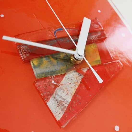 comb de shioさんのインスタグラム写真 - (comb de shioInstagram)「新築祝いや、ご結婚のお祝いにも人気の1点ものアート時計✨ 新作たくさんオンラインショップにUPしました。  あなたも、時計から、アートのある生活、はじめませんか？  #オンラインショップで販売中です  glass art clock by Isako TODA﻿ ﻿ #アートのある暮らし ﻿ #combdeshio﻿ #コムデシオガラス ﻿ #コムデシオ ﻿ #ガラス作家杜多一菜子﻿ #三重県  #三重県津市  #インテリア好きな人と繋がりたい﻿ #インテリアデザイン﻿ #おしゃれインテリア #インテリアアート #壁掛けインテリア #おしゃれな部屋  #抽象画アート #寝室インテリア  #壁掛け時計 #ガラス時計 #新築祝いのプレゼント #結婚祝いのプレゼント  #おうち時間を楽しむアイテム ﻿#インテリア時計  #artist  #interiorart #interiorartwork #artclock #glassclock #japanesecraft #clock」10月13日 21時52分 - comb_de_shio