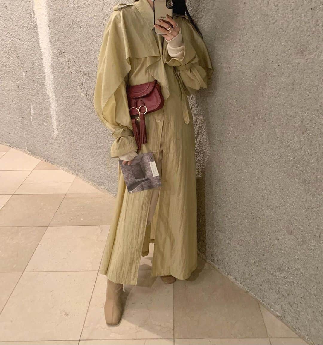 佐藤里緒菜のインスタグラム：「_﻿ 軽井沢ゆったりまったり楽しかったな〜〜﻿ お洋服は綺麗な色とシルエットに惹かれた @creolme_official のコートを。﻿ @rosebud_official_ の受注会でゲットしました⚪️﻿ （いまはお店にもWEBにもでてるみたいです🙆🏻‍♀️）﻿ ﻿ #ROSEBUD2020AW #creolme﻿ #ローズバット #PR #riona__ootd」