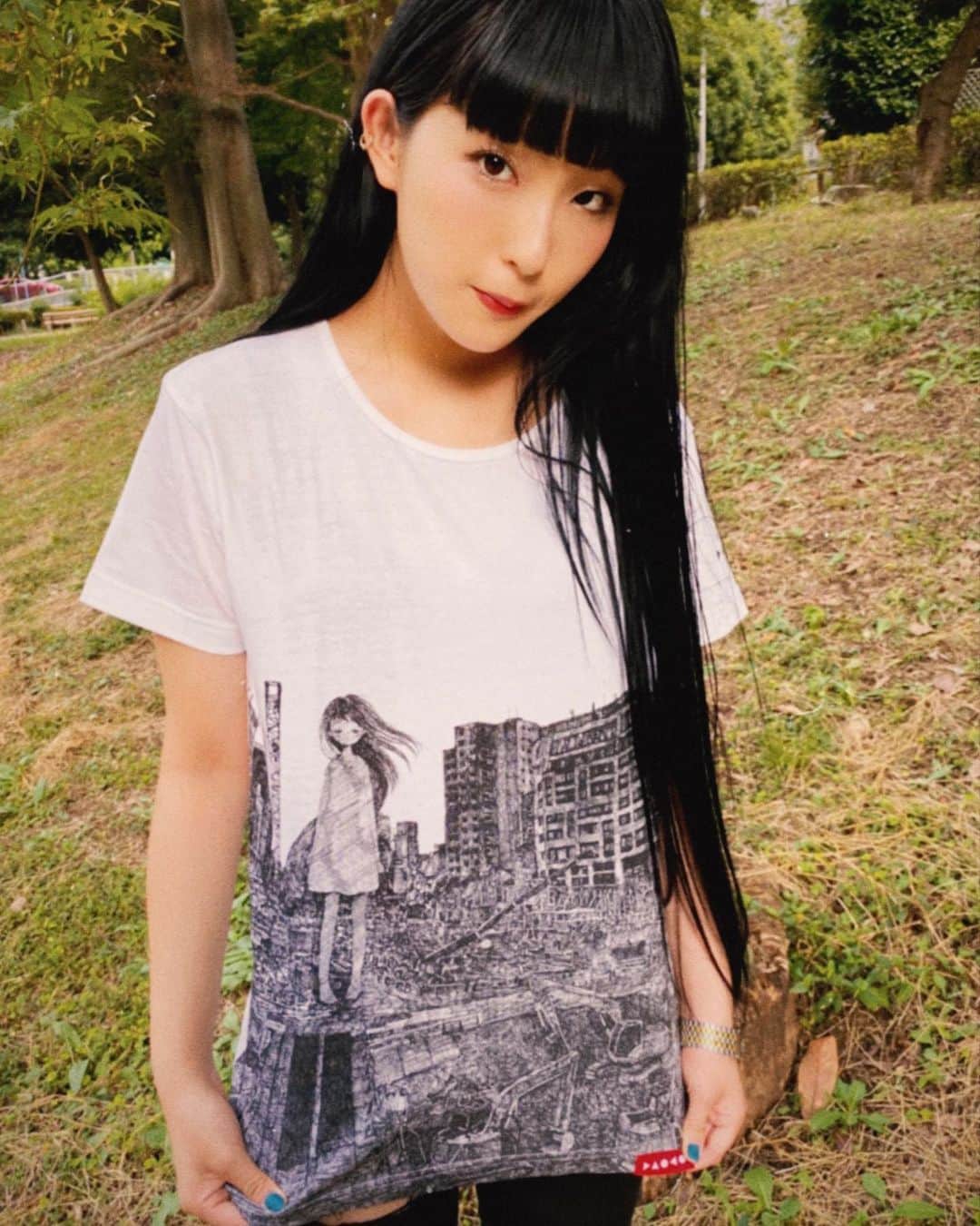 DAOKOのインスタグラム：「DAOKO ECサイトにて、DAOKO “anima” Illustration GOODSがGETできます✿ 受付が金曜日迄となっております😭   ＜DAOKO “anima” Illustration GOODS＞ 先行予約受付期間 : 9月25日（金）24時 〜 10月16日（金）24時迄     DAOKO SHOP（SPACE SHOWER STORE） ▶︎ストーリーズのハイライトにリンクがあります。  ※10月16日（金）24時受付締切の”予約受注商品”となります。注文締切から発送まで40日程度お時間をいただます。 ※予約商品は、通常商品との同時購入はできません。あらかじめご了承ください。   Model : John Natsuki @john_natsuki / Daoko」