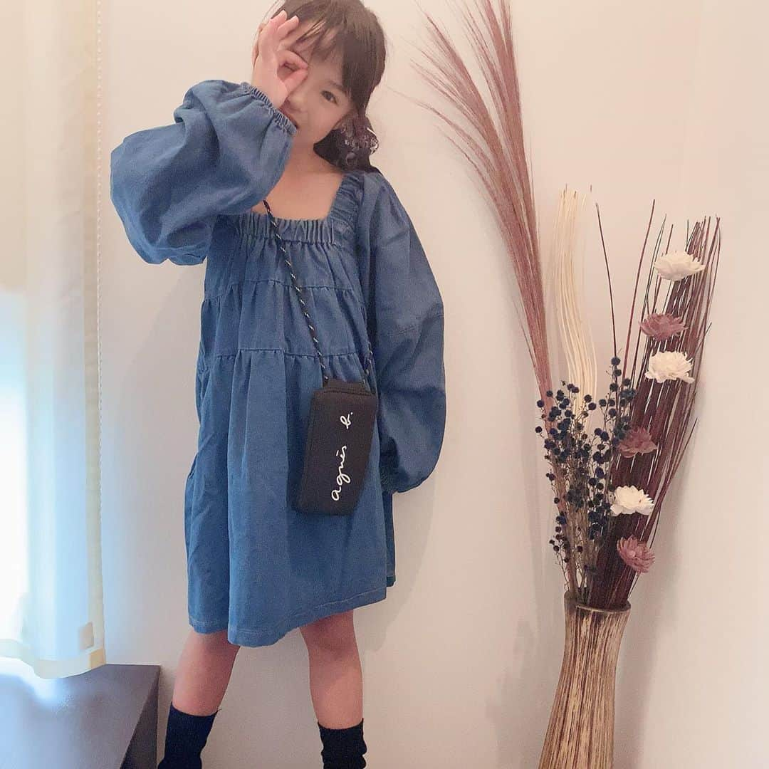 ♡KAO♡さんのインスタグラム写真 - (♡KAO♡Instagram)「： ： @smilekids888 coordinate♥♥♥ ： ： シルエットがめちゃくちゃ可愛いデニムワンピース♡♡ おりんもお気に入りの1枚♥♥♥ @smilekids888 で販売中のものです！ クルクル動画も付けてるので気になる方は シルエット確認してねん(*˘︶˘*).｡.:*♡ ： ： onepiece▹▸ @smilekids888  -身長120cm size130- ： ： ： ： ： ： ： ： ： ： ： ： ： ：  #ig_kidsfashion #kidsfashion #親バカ #ig_oyabakabu #親バカ部 #娘 #6歳 #女の子 #インスタキッズ #ig_kids #mamanoko #ママリ #hugmug #コドモノ #キッズファッション #コドモダカラ #comona #キッセレ #ママタス #cruzキッズ #プチプラコーデ  #プチプラコーデ  #韓国ファッション #韓国子供服」10月13日 21時50分 - o0.don_tama.0o