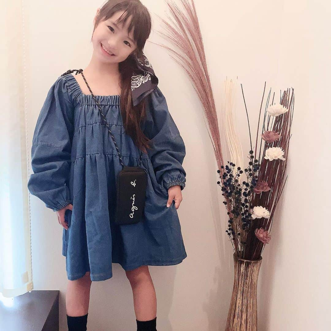 ♡KAO♡さんのインスタグラム写真 - (♡KAO♡Instagram)「： ： @smilekids888 coordinate♥♥♥ ： ： シルエットがめちゃくちゃ可愛いデニムワンピース♡♡ おりんもお気に入りの1枚♥♥♥ @smilekids888 で販売中のものです！ クルクル動画も付けてるので気になる方は シルエット確認してねん(*˘︶˘*).｡.:*♡ ： ： onepiece▹▸ @smilekids888  -身長120cm size130- ： ： ： ： ： ： ： ： ： ： ： ： ： ：  #ig_kidsfashion #kidsfashion #親バカ #ig_oyabakabu #親バカ部 #娘 #6歳 #女の子 #インスタキッズ #ig_kids #mamanoko #ママリ #hugmug #コドモノ #キッズファッション #コドモダカラ #comona #キッセレ #ママタス #cruzキッズ #プチプラコーデ  #プチプラコーデ  #韓国ファッション #韓国子供服」10月13日 21時50分 - o0.don_tama.0o