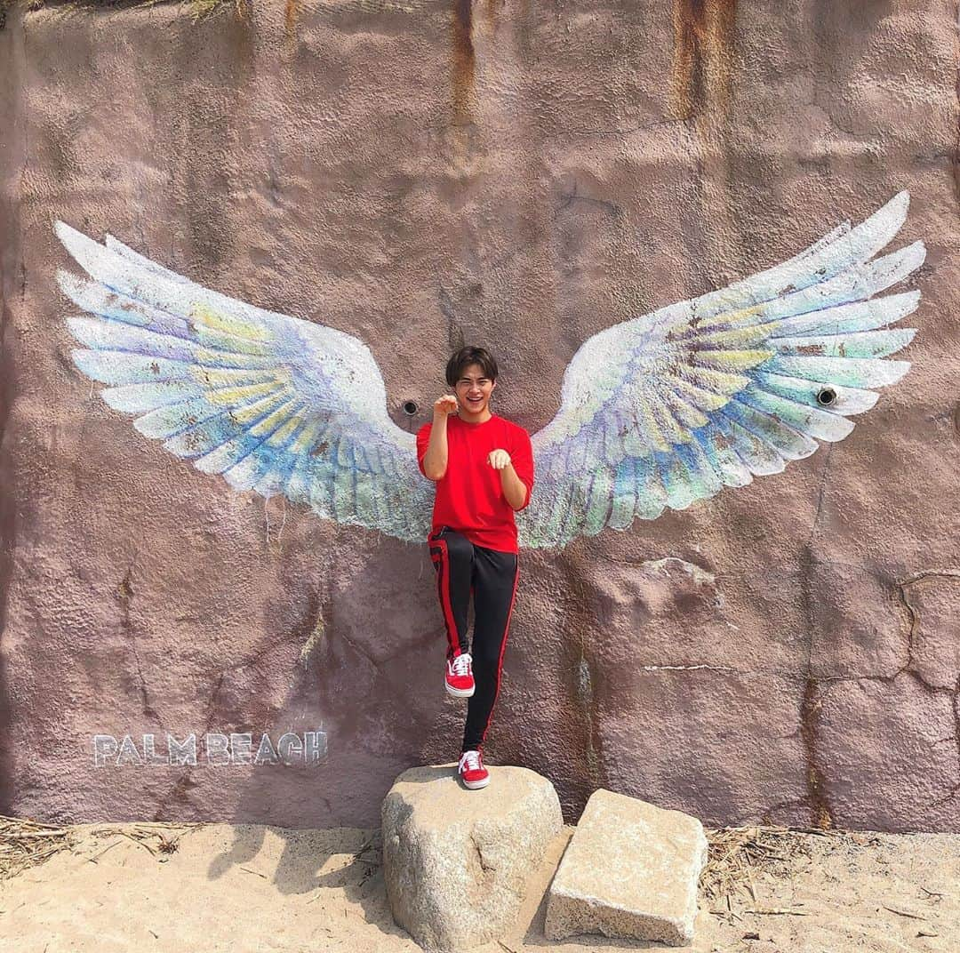 山口託矢さんのインスタグラム写真 - (山口託矢Instagram)「糸島よかとこ👼🌈 . . #福岡 #fukuoka #糸島 #plambeach #インスタ映え #リーチのMVぶりの #このポーズ #飛べそう #行ってみぃ #飛ぶぞぉ」10月13日 21時51分 - taku_ya_maguchi