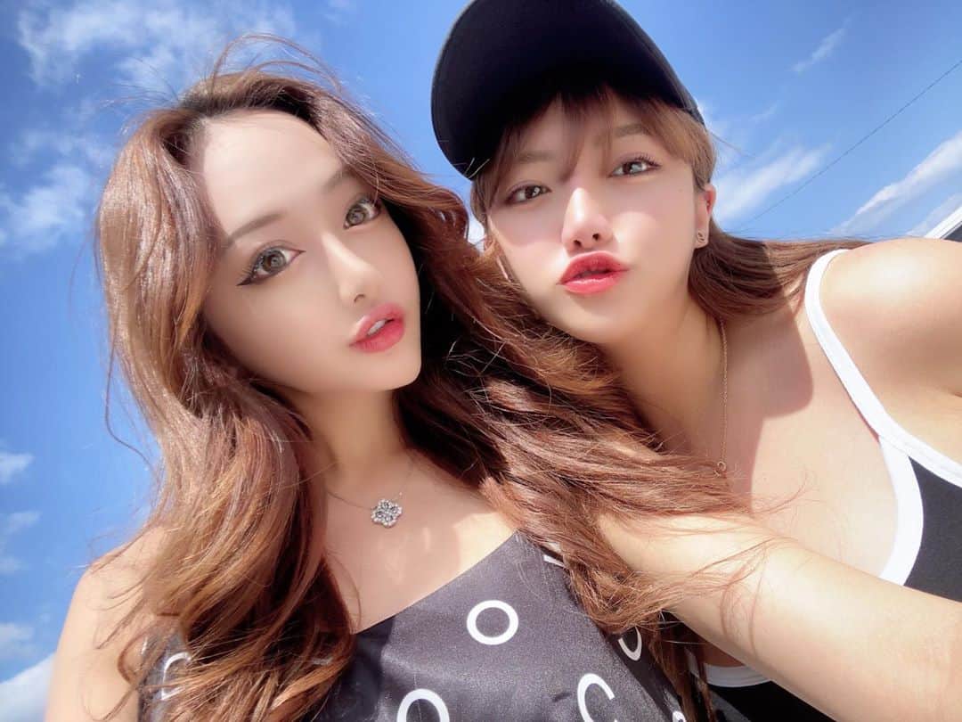 RIKAのインスタグラム：「🐬✨」