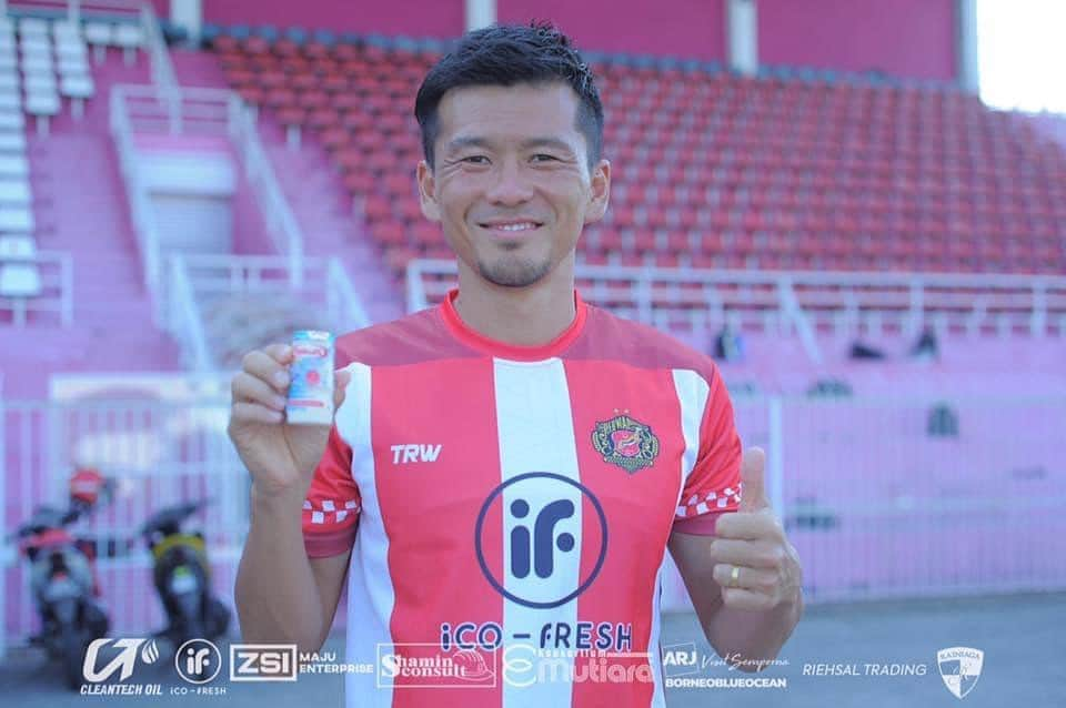 渡邉将基のインスタグラム：「GOMO KELATE GOMO🔴⚪️🇲🇾 Boost immunity 💪💪💪 With @yakultmalaysia  #restart #kotabharu #kelantan #kelantanfa #kelantanfafans  #trwcc #mfl #football2020 #football #enjoyfootball #malaysia #malaysiafootball #enjoyfootball #goal #kelantanfc #focus #focusourself #lovefootball #lovekelantan #yakult #yakultmalaysia #boostimmunity #keepcondition」