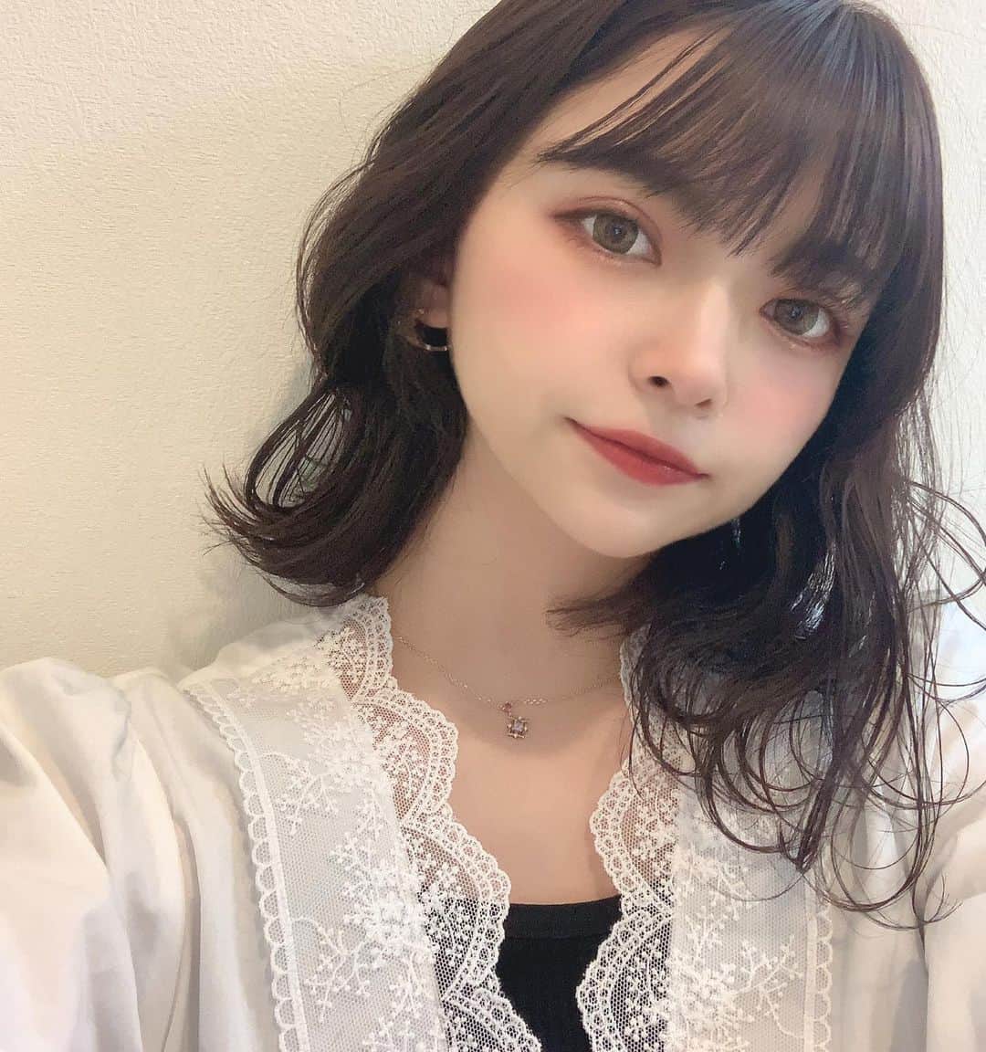 のインスタグラム：「・ ・ 秋だから髪色落ち着かせて 前髪もストレートにしてみた✂️💜 ・ ・ #ヘアカラー」