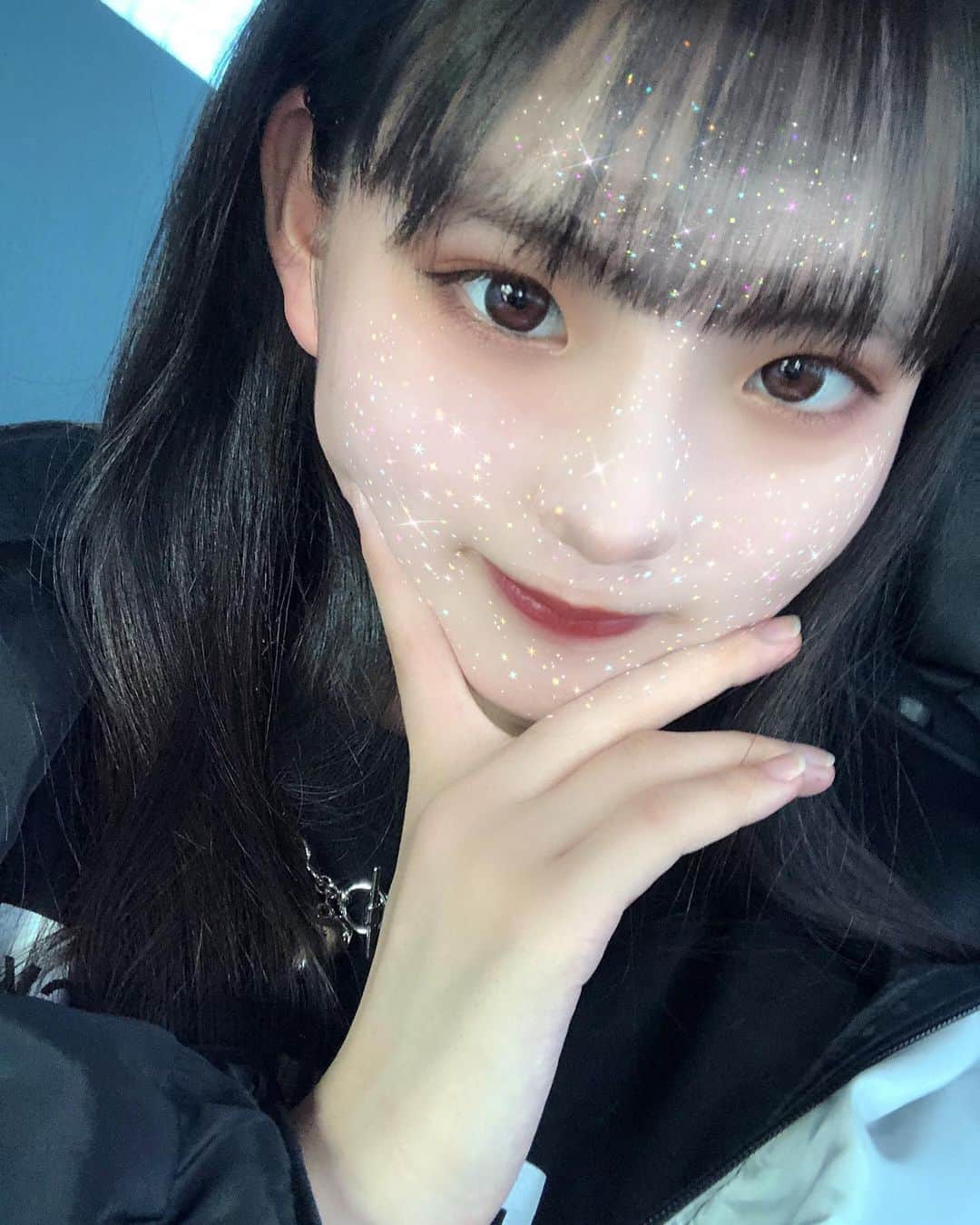 中野みやびのインスタグラム：「すのーーー  #snow #加工 #あごぴ #smile #笑顔 #黒 #白 #make #黒髪 #girl #女子 #lip #アイシャドウ #自撮り #black #white #long #ヘアスタイル #ヘア #hair #wawawa #みやび」
