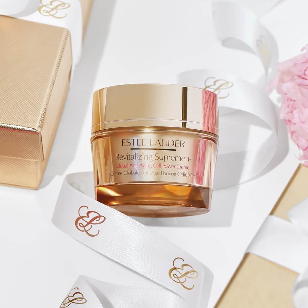 のインスタグラム：「A gift that's as good as gold ✨ Revitalizing Supreme+ is ultra-nourishing and smoothing – revitalizing skin with healthy radiance and youthful glow. Tap to shop and give the gift of #SupremeSkin.」