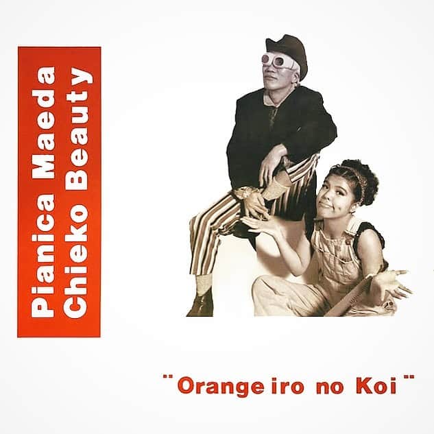 エドツワキさんのインスタグラム写真 - (エドツワキInstagram)「CHIEKO BEAUTY の 7inch "MAKE ME KNOW IT" (1990)  クレヨンで描きました。タイポグラフィーはインレタです。ピアニカ前田さんとCHIEKO のジョイント12inch "オレンジ色の恋"(1991) はMacで作り出した初期の仕事。後にCD化されました。 #chiekobeauty」10月13日 22時10分 - ed_tsuwaki