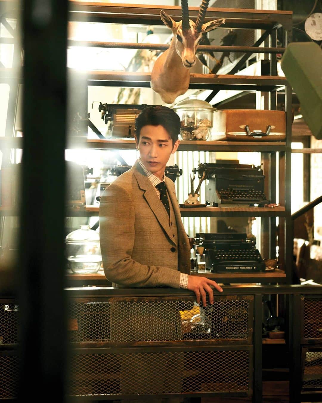 MR PORTERさんのインスタグラム写真 - (MR PORTERInstagram)「Style fit for a Kingsman 👑 Mr Jasper Liu (@ryu19860812) pictured in the new Kingsman collection in #Legend (@hashtag_legend) magazine. Head to the link in bio to discover the full #MRPORTERxKingsman collection.   #JasperLiu」10月13日 22時03分 - mrporter