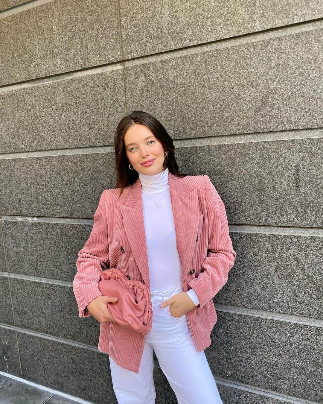 エミリー・DiDonatoのインスタグラム：「Not really a pink person but because of this blazer now I am 💘」