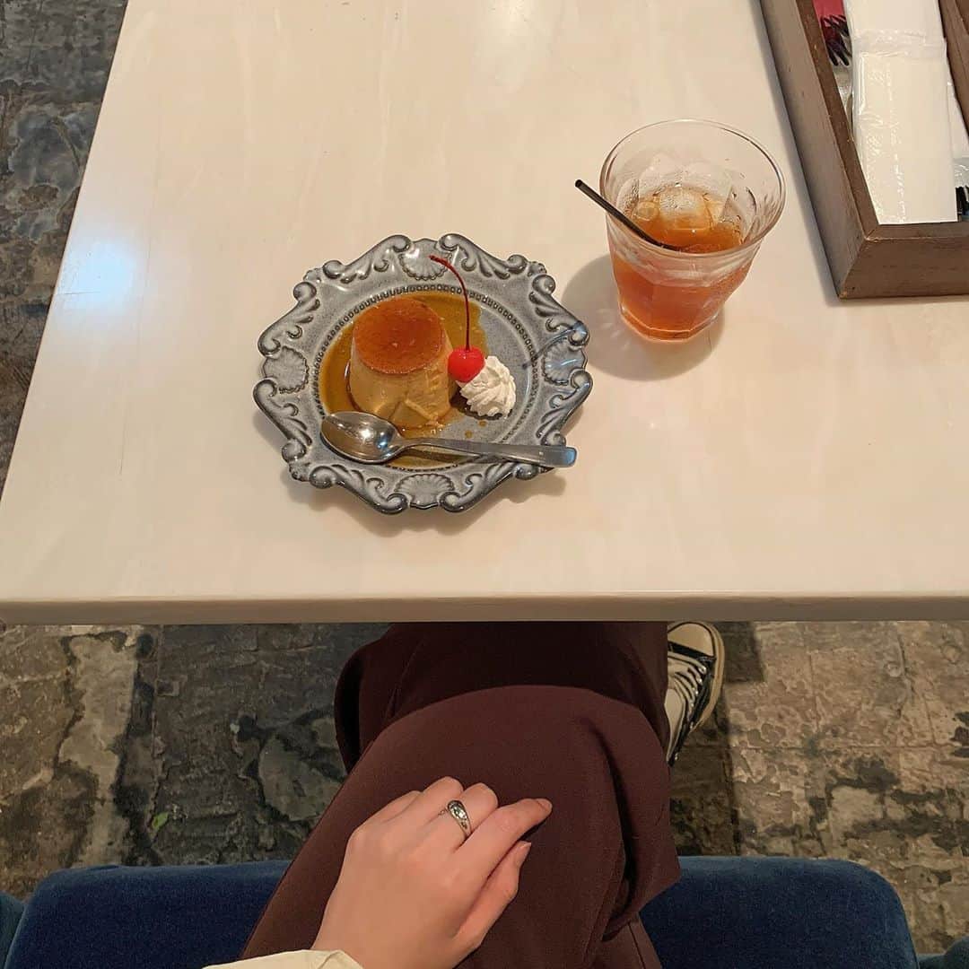 前田亜美のインスタグラム：「. 表参道のIDOLカフェ‪𓂃 𓈒𓏸◌‬. . 店内が本当に可愛かった…🦕⋆͛. . #韓国カフェ ぽくて席も広くてドリンク飲み放題でランチの種類も多くて ご飯も美味しくて最高だったーーーー𓌉◯𓇋 ‎. . また行くーーー‪ 𓈒𓏸 . . #表参道カフェ  #lunch #表参道lunch #IDOLCafe」