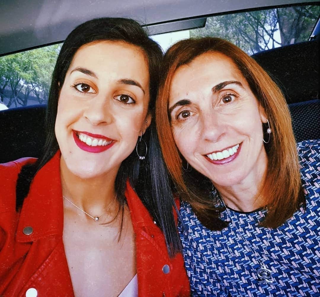 キャロリーナ・マリンのインスタグラム：「Feliz cumpleaños, mami 🎂 Por muchos más años celebrándolo juntas! Te quiero ❤️」