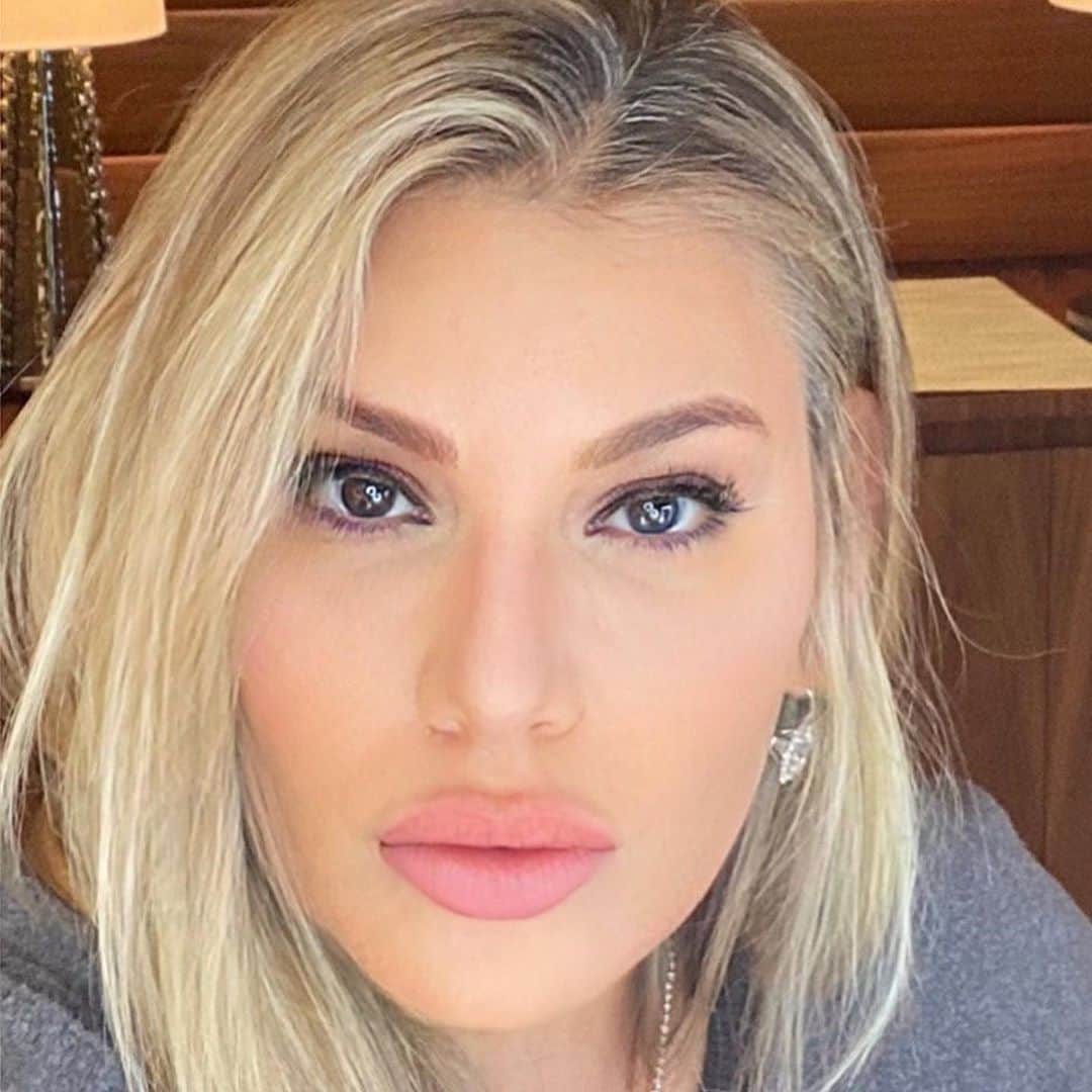 Motives Cosmeticsさんのインスタグラム写真 - (Motives CosmeticsInstagram)「Can you get a flawless face in under 5 minutes💕?! @jackiegomezbeauty showed us how to get glam in under 5 last night on @lorenridinger’s VIP Beauty Lounge & we think you all killed it🔥! Swipe to see some of the finished looked from last night's zoom + click to shop so you can re-create the look yourself. . . . . . #motivescosmetics #motives #makeup #beauty #makeupartist #mua #girlboss #entrepreneur #beyourownboss #everydaymakeup #naturalmakeup #5minuteface #5minutemakeup #flawlessface #quickmakeup」10月13日 22時38分 - motivescosmetics