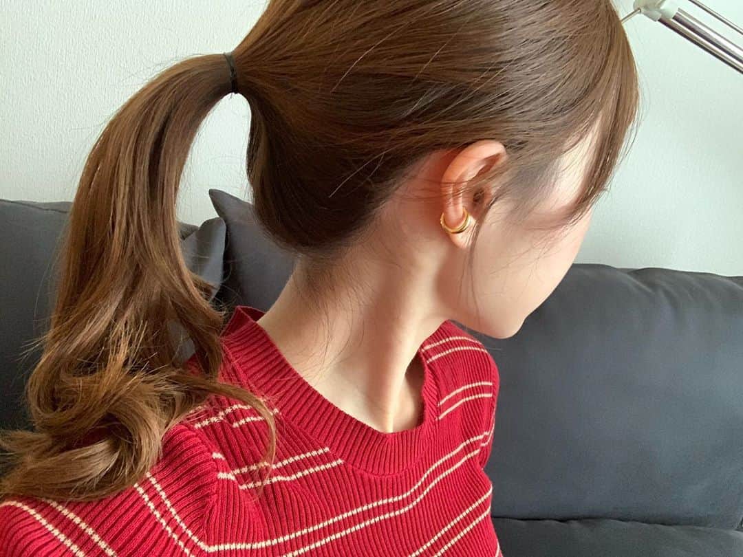 三浦サリーのインスタグラム：「. 秋冬newカラーとオペトリ🧏🏼‍♀️ もうすぐ2週間だけど馴染む過程もよくて とっても大満足なので記録📷  20代前半から @spica_nakada_ さん一筋で髪を委ねていますが、毎回本当神だなと思います👼かみーッ  #spica #ヘアカラー  #オペトリ #加工なし」