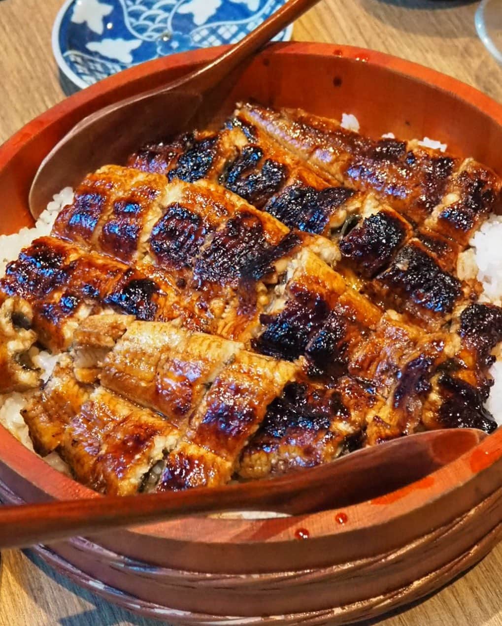 Li Tian の雑貨屋さんのインスタグラム写真 - (Li Tian の雑貨屋Instagram)「Go big or go home. XL size Hitsumabushi from @unagiyaichinoji was surely a great way to feast on Unagi with two layers of excellently grilled eel in kabayaki style over warm fluffy Japanese rice. Thought this would be good for 5 pax but obviously it wasn’t enough as we went on to order another Unagi Jyu 🙊👻 • • • • #sgeats #singapore #local #best #delicious #food #igsg #sgig #exploresingapore #eat #sgfoodies #gourmet #yummy #yum #sgfood #foodsg #burpple #beautifulcuisines #bonappetit #instagood  #eatlocal #unagi #japanese #delicious #weekends #sunday」10月13日 22時48分 - dairyandcream